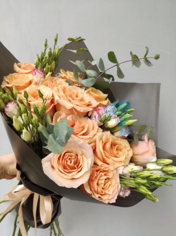 Букет цветов из: Розы и Альстромерии