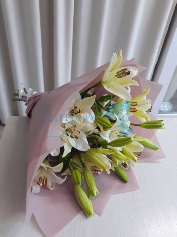 Букет цветов из: Лилии
