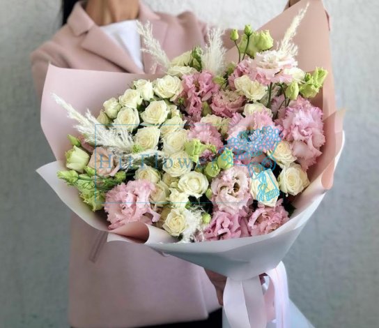 Букет цветов из: Лизиантусы и Розы
