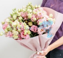 Букет цветов из: Лизиантусы