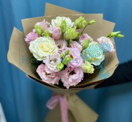 Букет цветов из: Розы и Лизиантусы
