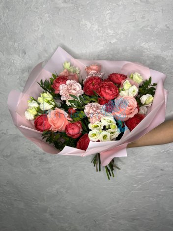 Букет цветов из: Розы, Гвоздики и Лизиантусы